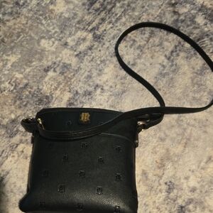 Tommy Hilfiger Black Crossbody Bag with Classic Design